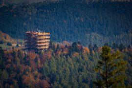wieza widokowa Krynica Tree top observation tower in resort town Krynica-Zdroj in autumn. View from Jaworzyna Krynicka Mountain.